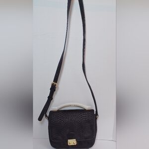 Elegant Giani Bini Black Vegan Reptile  Texture Suede Crossbody Gold Accents